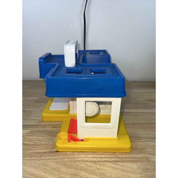 Vintage 1986 Fisher Price Little People Little Mini Mart W/Box. Missing 1 Piece - Picture 4 of 11